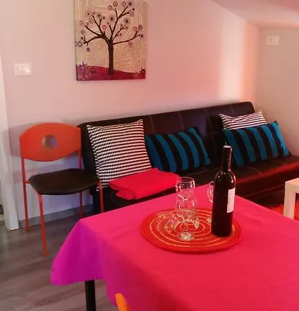 Orange Cube - Self Check In - Free Parking Rijeka