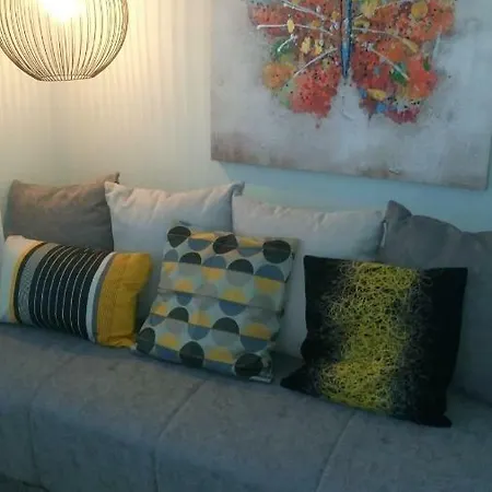 Orange Cube - Self Check In - Free Parking