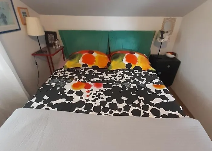 Orange Cube - Self Check In - Free Parking *