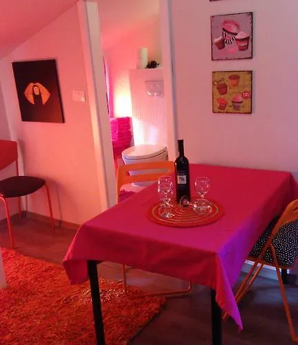 Orange Cube - Self Check In - Free Parking Διαμέρισμα