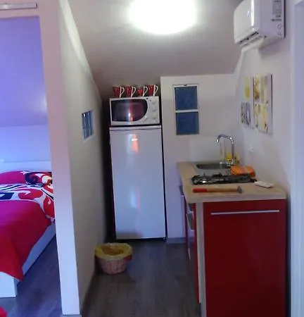 Apartment Orange Cube *