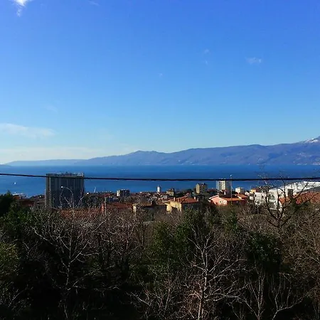 Orange Cube - Self Check In - Free Parking
