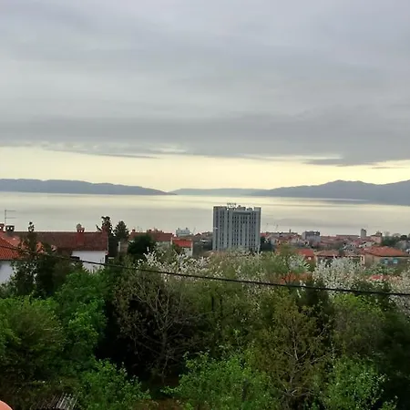Orange Cube - Self Check In - Free Parking