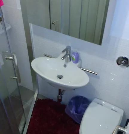 Orange Cube - Self Check In - Free Parking Rijeka