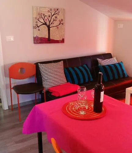 Orange Cube - Self Check In - Free Parking Rijeka