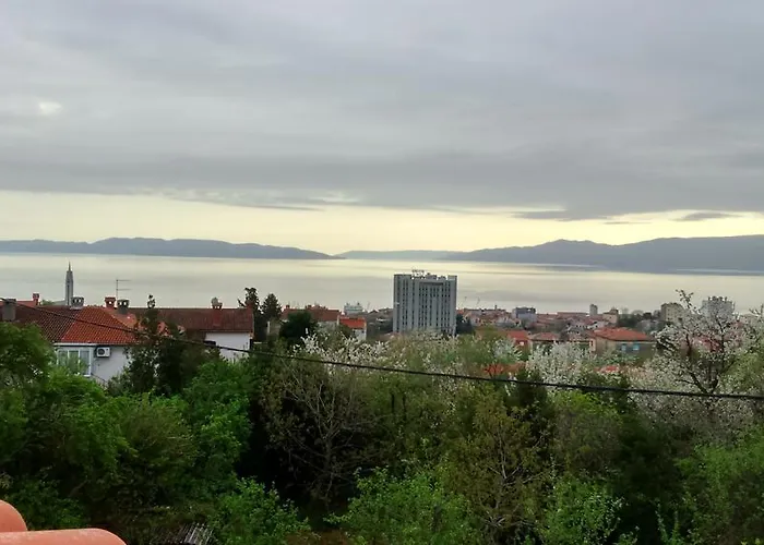 Orange Cube - Self Check In - Free Parking