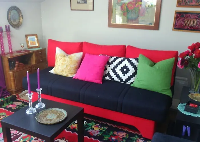 Orange Cube - Self Check In - Free Parking