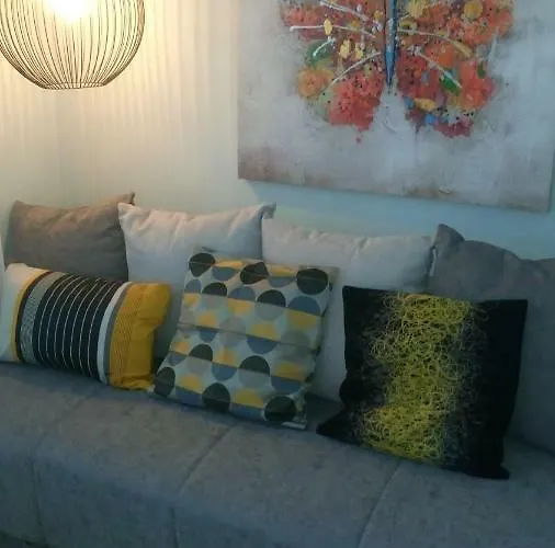 Orange Cube - Self Check In - Free Parking